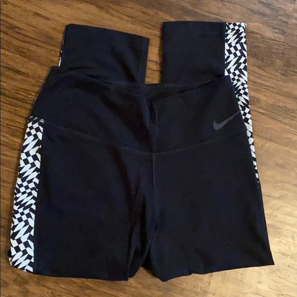 Nike Dri-Fit Cropped Leggings - Picture 2 of 3